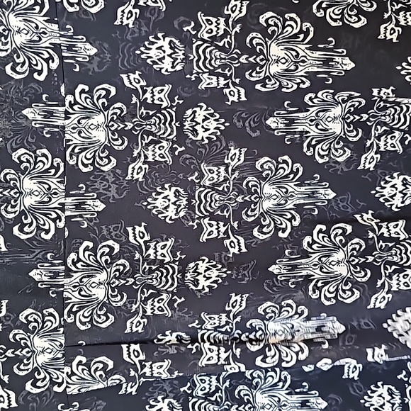 Her Universe Disney The Haunted Mansion Wallpaper Hi-Low Woven Button-Up sz S - Picture 6 of 10